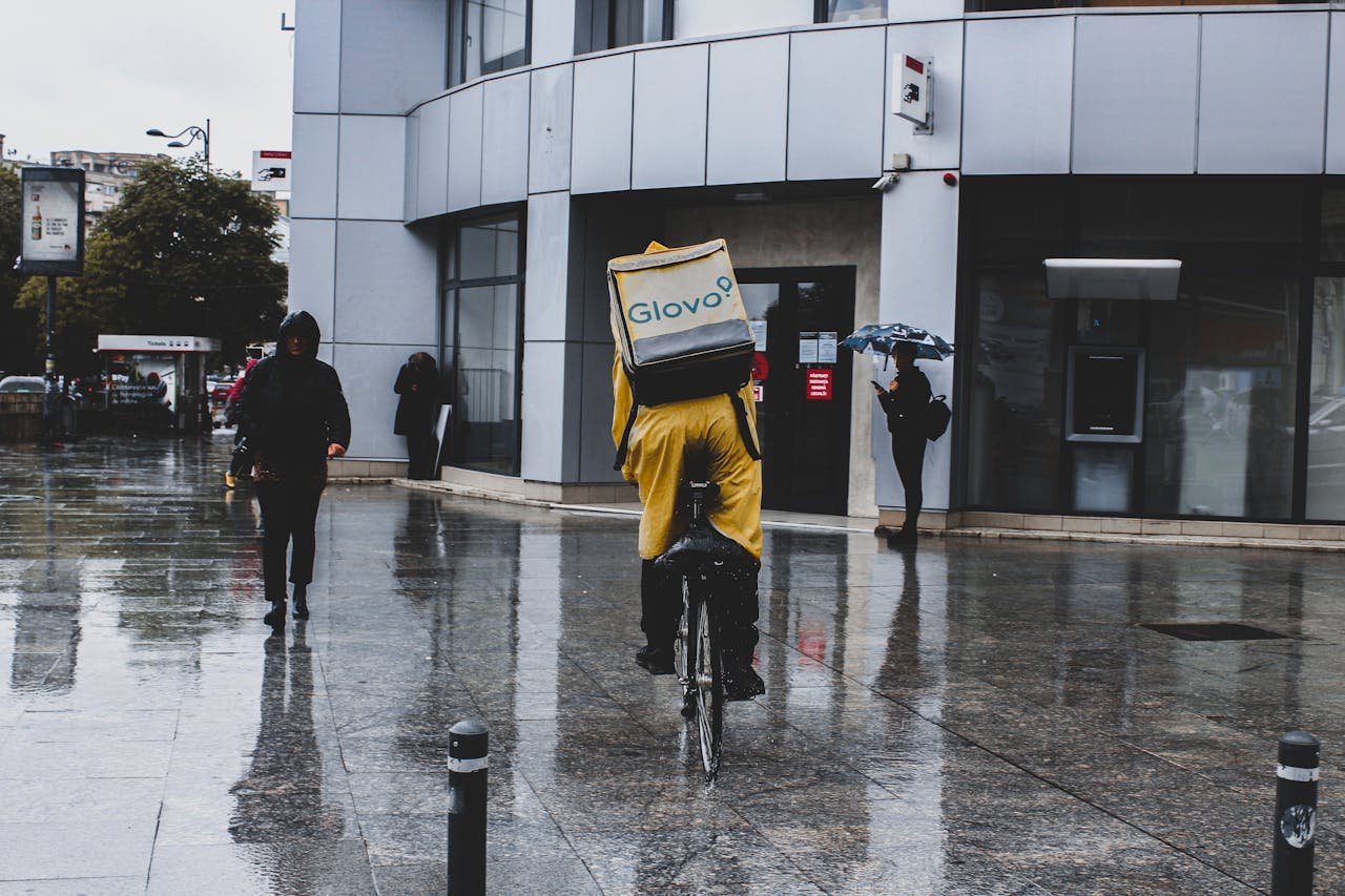 Repartidor de Glovo en Villava